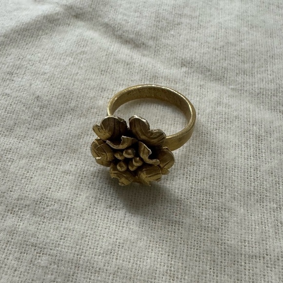 Jewelry - Gold Vintage Flower Ring